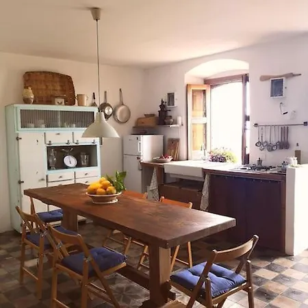 Holiday home Casa Savoca Nel Borgo Di Condojanni *